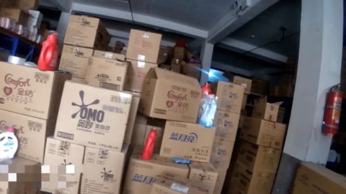 警探揭秘 袋裝洗發(fā)水搖身一變成名牌，小賣部成銷贓渠道